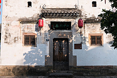 被按摩师玩弄到潮喷：极致按摩之旅，探秘潮喷快感体验-1