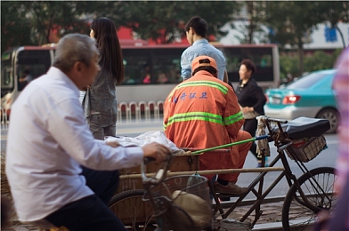 男人和女人一起愁愁愁app：社交新趋势还是心理挑战？揭秘“愁愁愁”APP的情感效应与影响-1