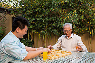 黄色软件下载3.3.0：百万下载量引争议：揭秘“黄色软件”事件，呼吁正规渠道下载-1