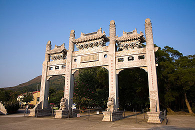 lisa办公室大战黑人：“网络热议：职场冲突引发社会反思，LISA办公室争执事件引发公众关注与讨论”