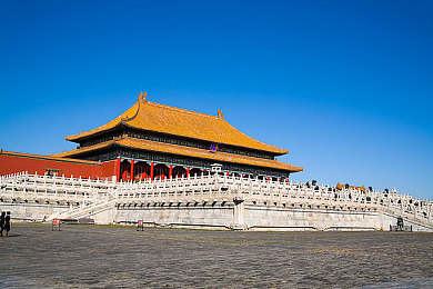 医院里的护士解小便：紧急时刻无奈之举：医院护士公共区域解小便引关注，管理与服务细节亟待改善-1