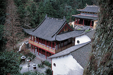 欧洲时装透露两点服装展：时尚冒险之旅，揭秘《衣橱传奇》里的复古与环保潮流-2