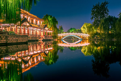 羞羞动漫 免费观看入口2023：网络热议：免费动漫观看引发版权关注，动漫产业未来何去何从？-1