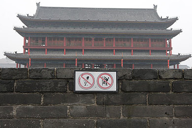一男一女打扑克差差差：扑克传奇：探寻情侣斗智之夜，扑克文化传承新篇章-2