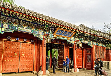 女王S踩踏调教M男s：宫廷诱惑揭秘：禁忌游戏背后的故事与注意事项-4